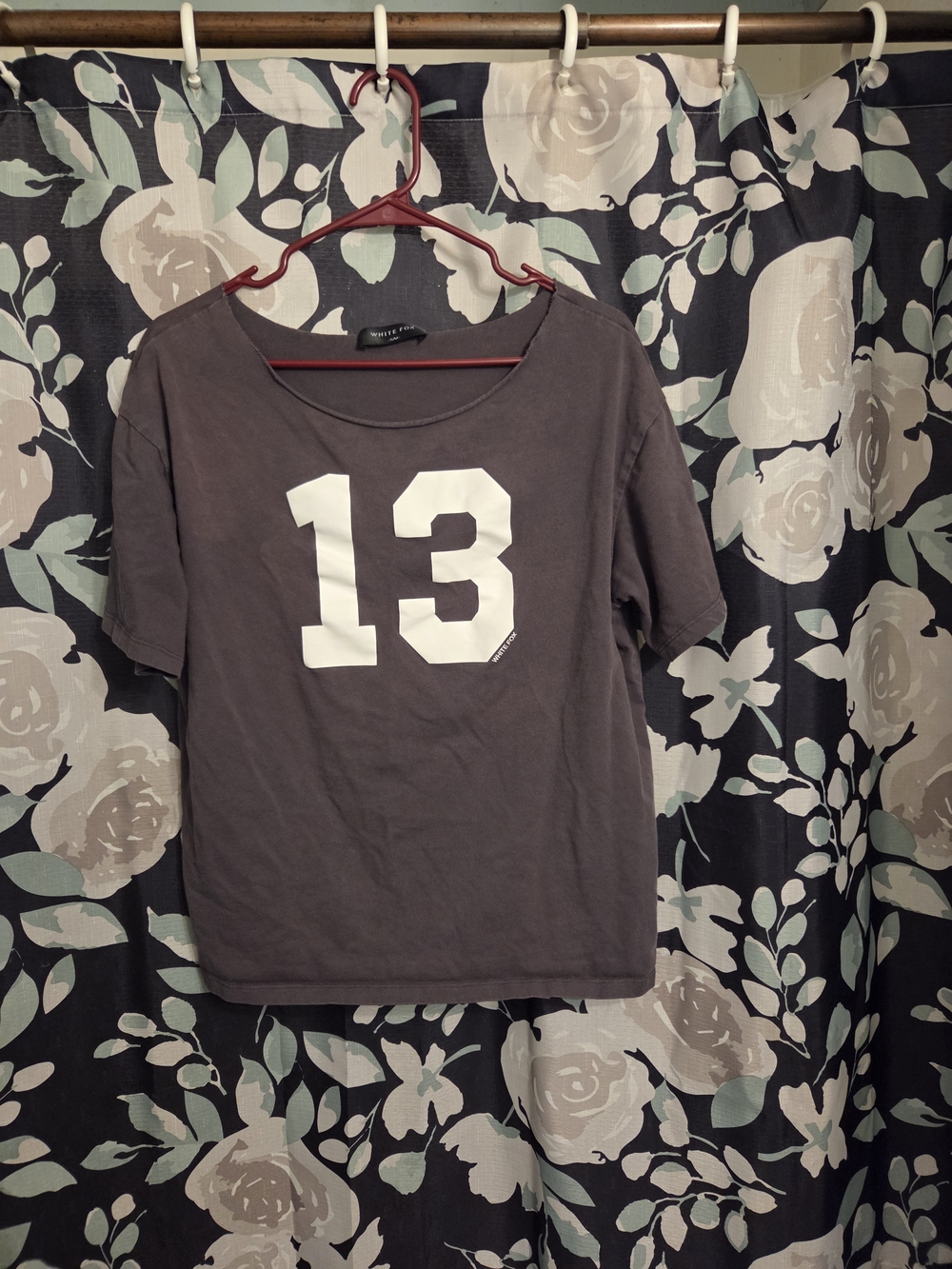 White Fox Trial Run Off The Shoulder Oversized Tee Volcanic - Picture 3 of 6